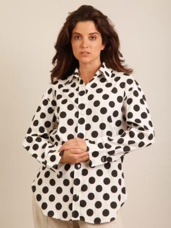 Camisa poa botões nas costas